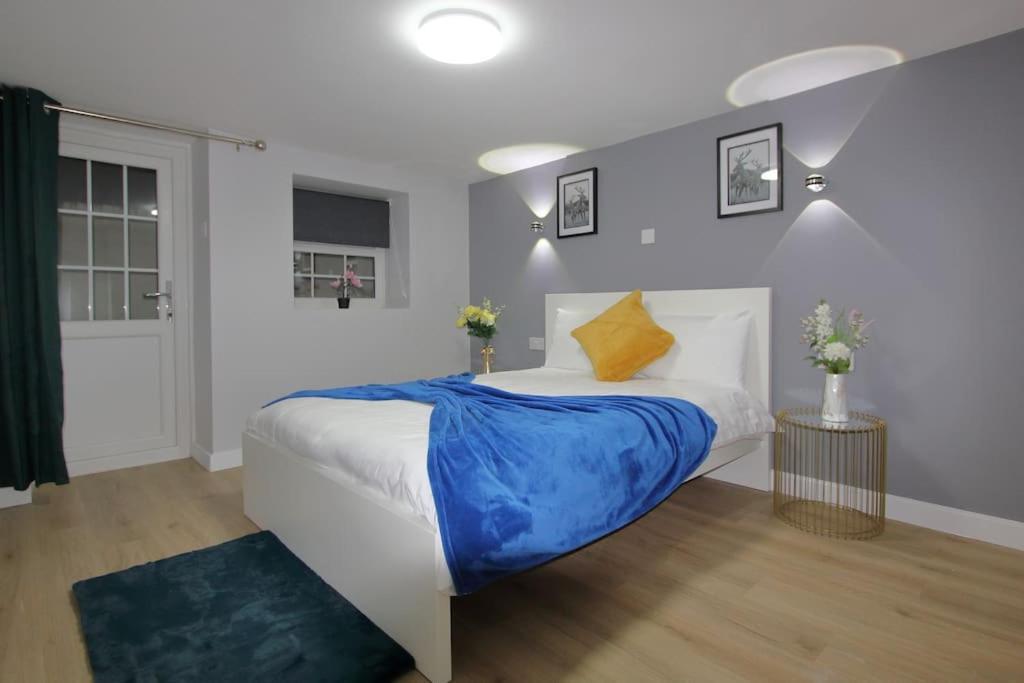 Oasis, Self Contained Flat By Cozynest Apartment *