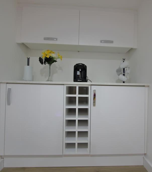 Apartment Oasis, Self Contained Flat By Cozynest