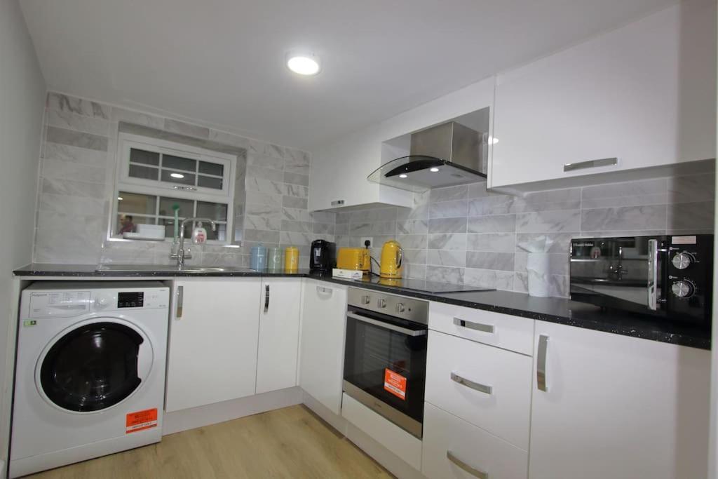 Apartment Oasis, Self Contained Flat By Cozynest Reading